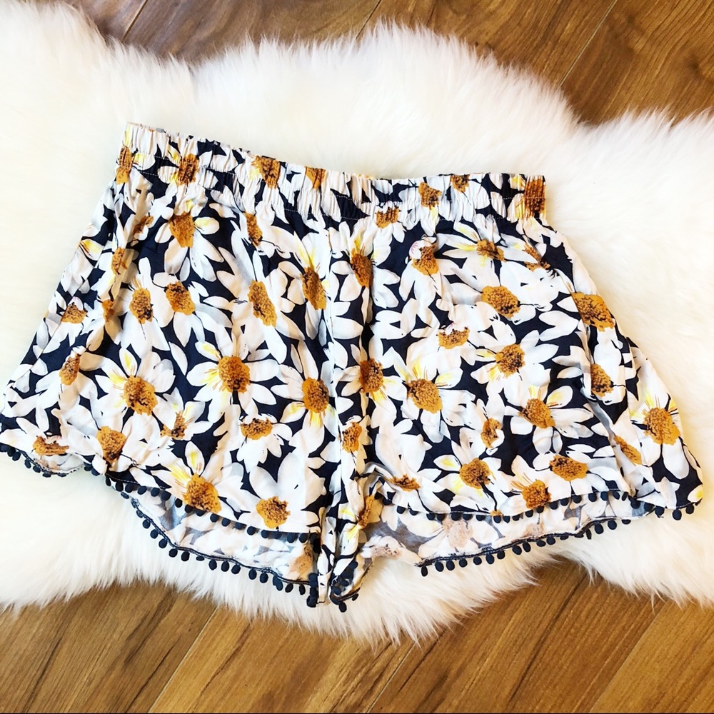 Lush Daisy Shorts